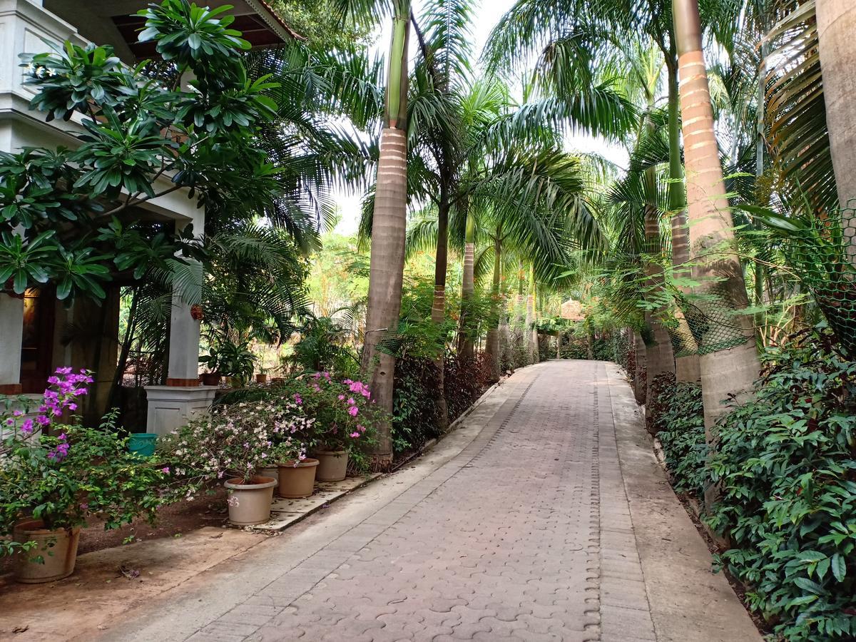 Mystica Resort Lonavala Esterno foto