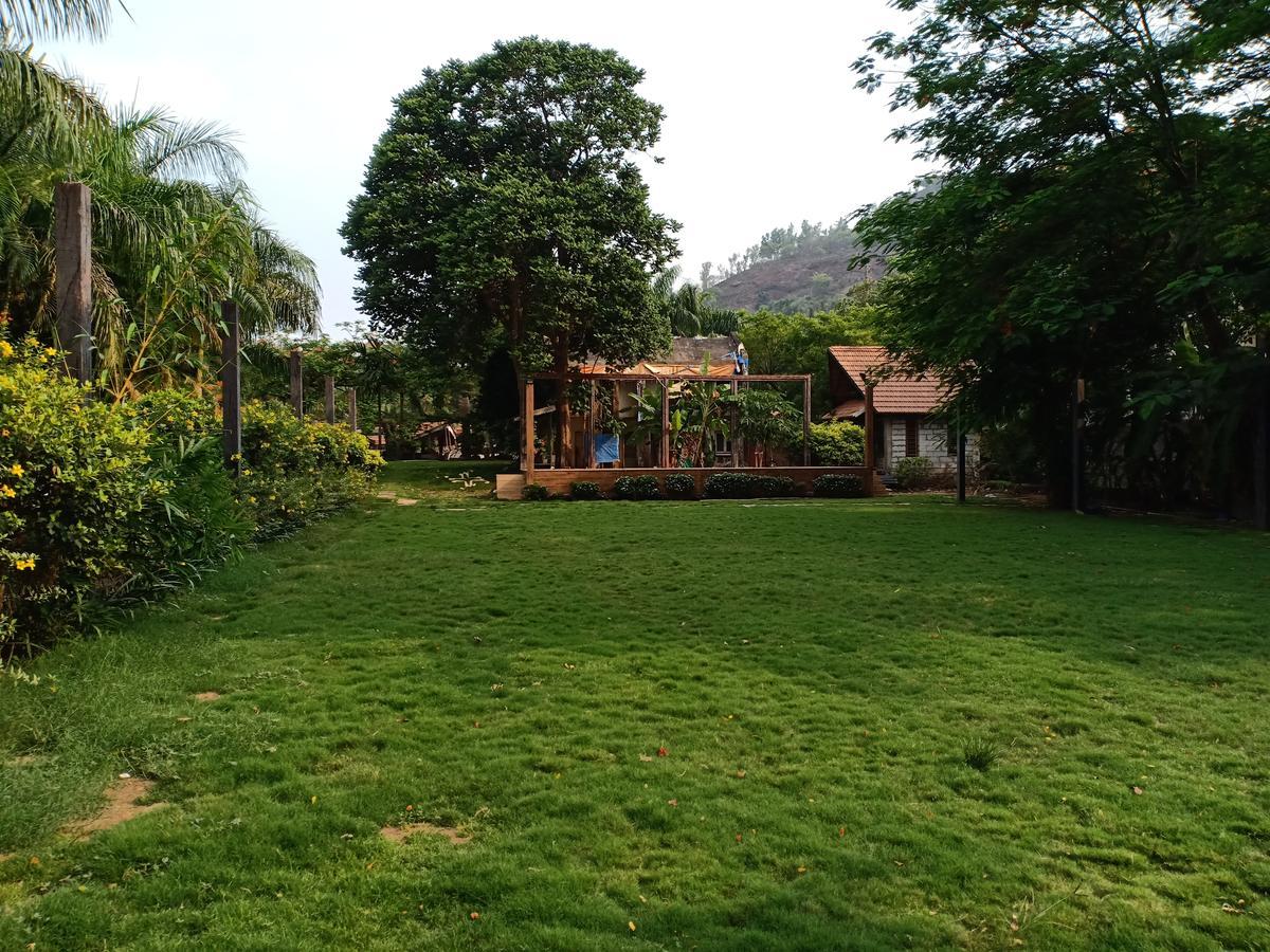 Mystica Resort Lonavala Esterno foto