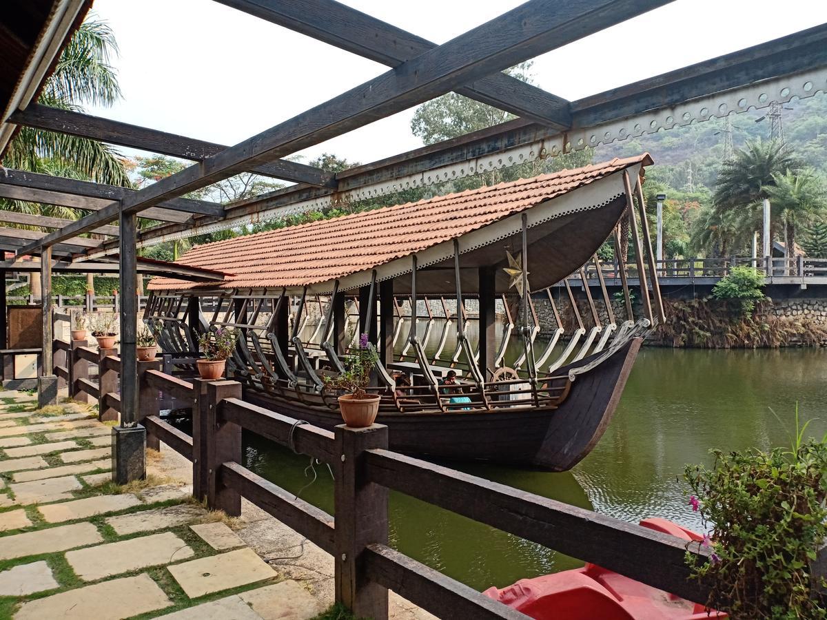 Mystica Resort Lonavala Esterno foto